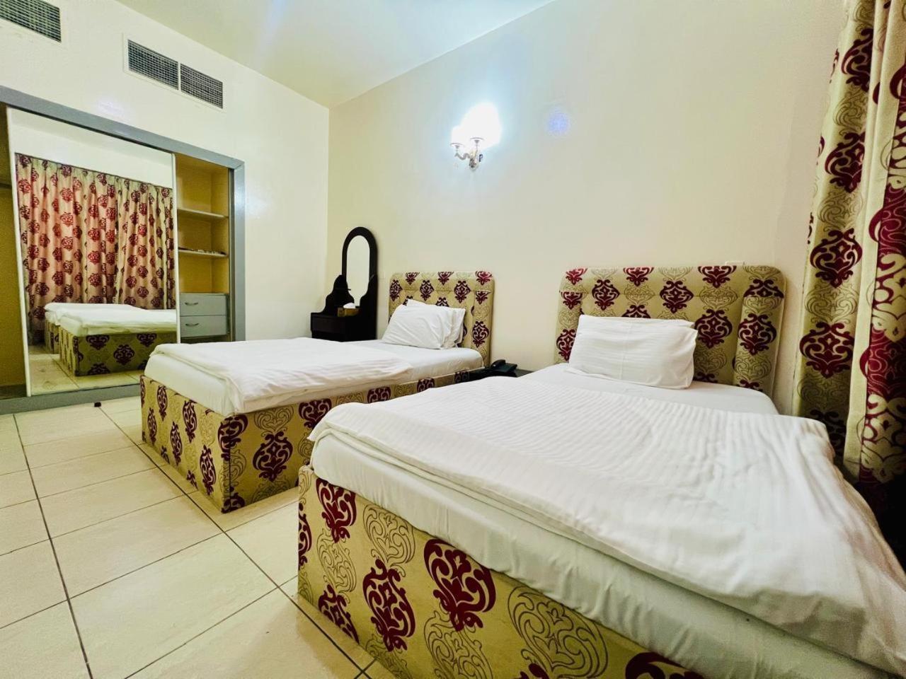 Sky Hotel Apartments Dubai Exterior foto